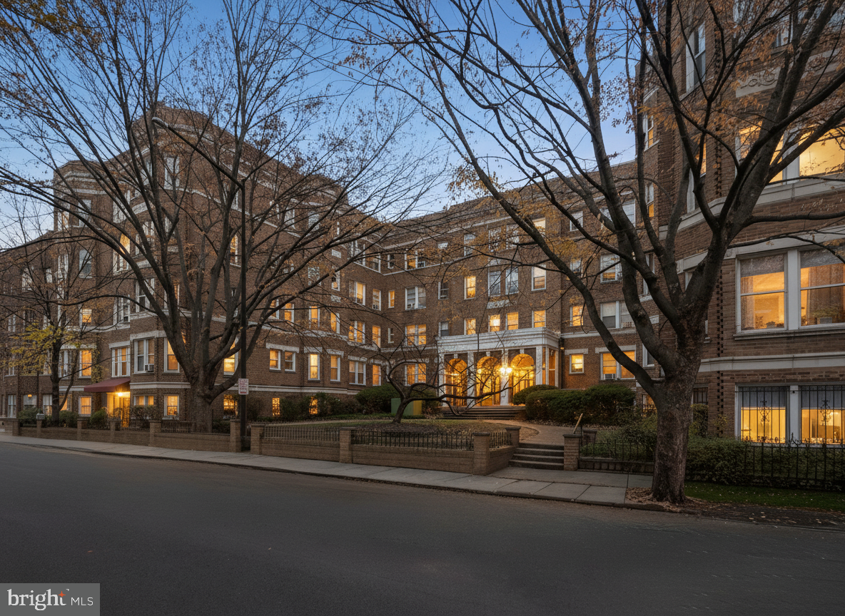 1820 Clydesdale Pl Nw #411, Washington, DC 20009 - Image #1