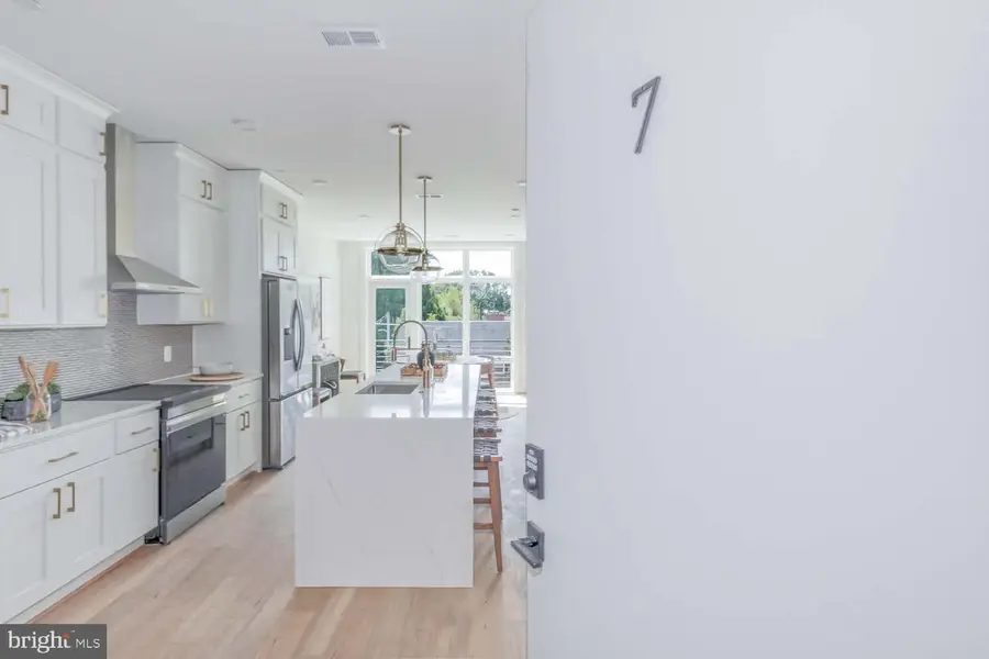 4347 Harrison St Nw #penthouse Seven, Washington, DC 20015 - Image #2