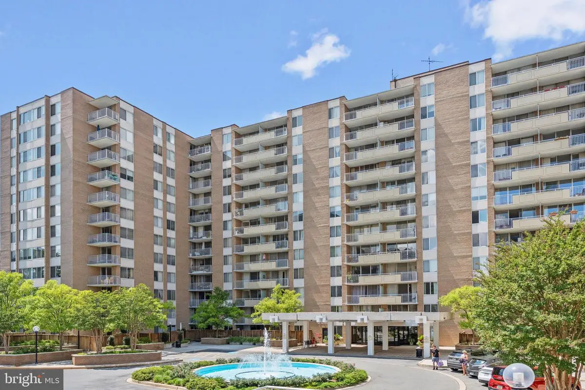 3001 Veazey Ter Nw #703, Washington, DC 20008 - Image #1