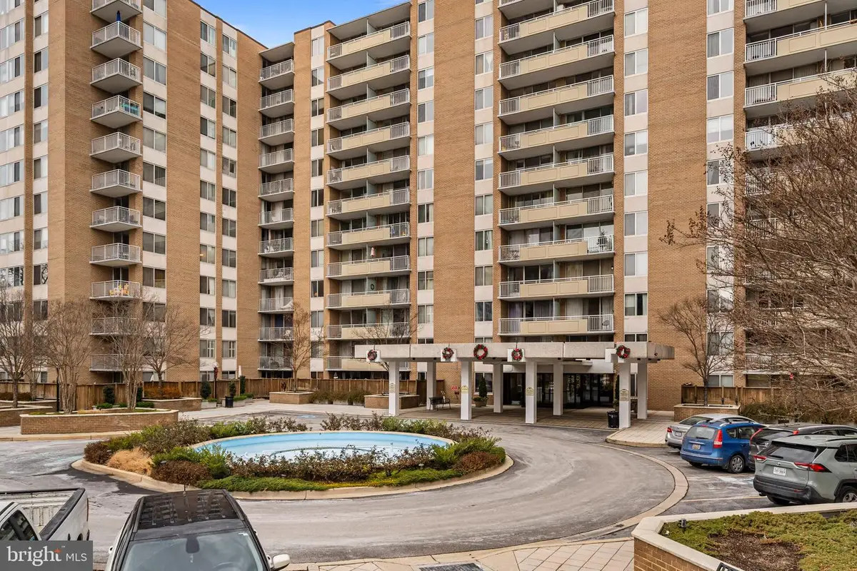 3001 Veazey Ter Nw #201, Washington, DC 20008 - Image #1