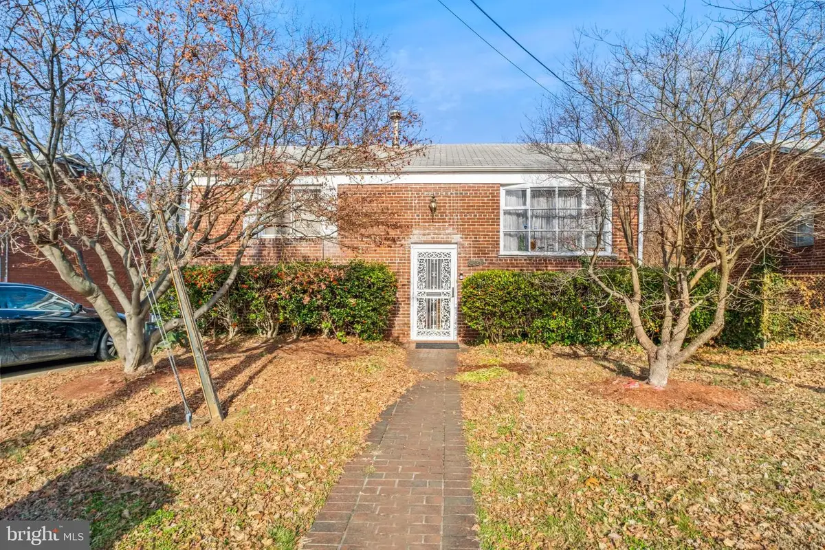 3028 P St Se, Washington, DC 20020 - #1