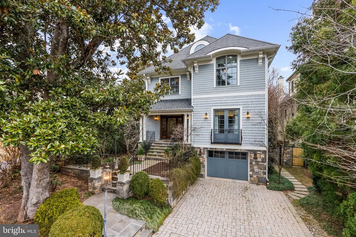 2215 King Pl Nw, Washington, DC 20007 - Image #1