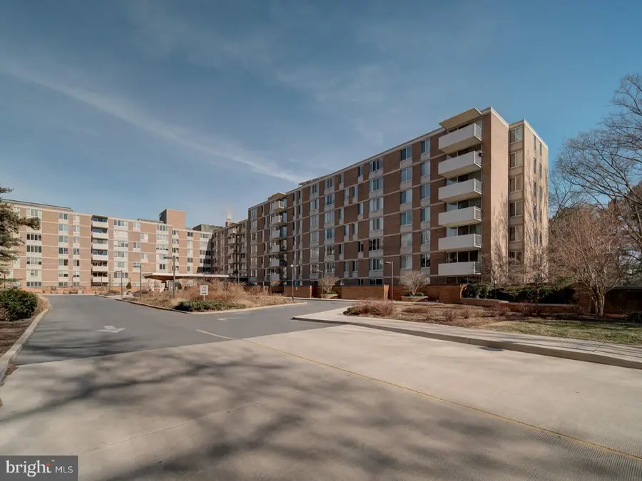 2939 Van Ness St Nw #807, Washington, DC 20008 - Image #3