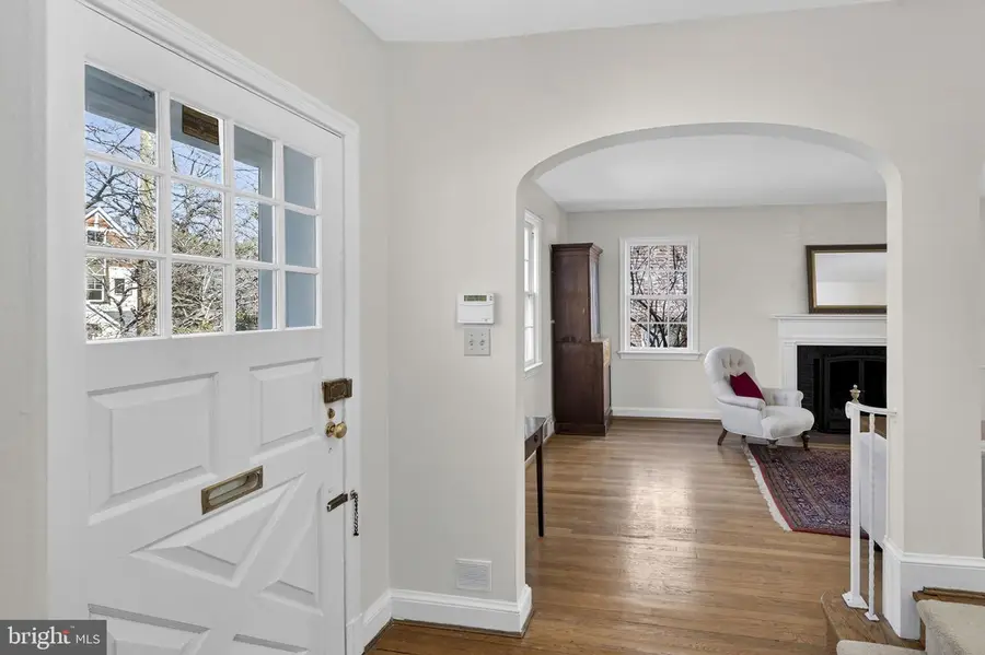 3732 Alton Pl Nw, Washington, DC 20016 - #3