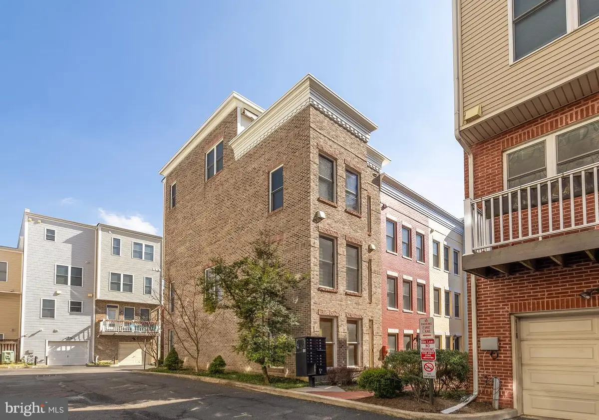 920 4th St Se, Washington, DC 20003 - #1