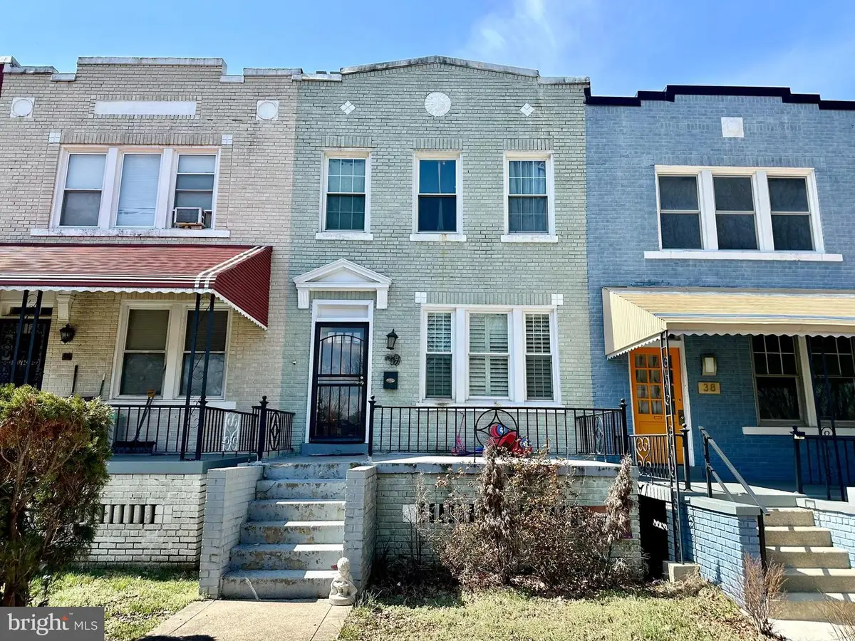 39 Sherman Cir Nw, Washington, DC 20011 - #1