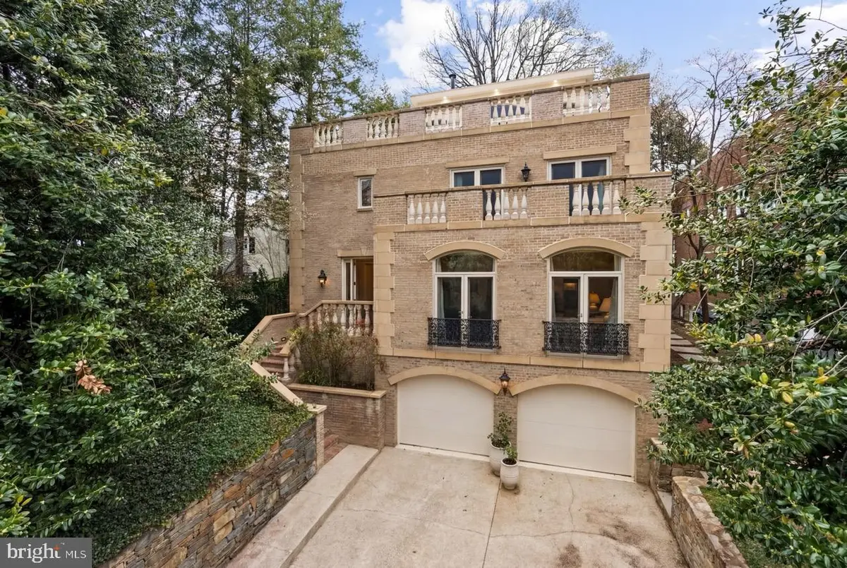 4613 Charleston Ter Nw, Washington, DC 20007 - #1