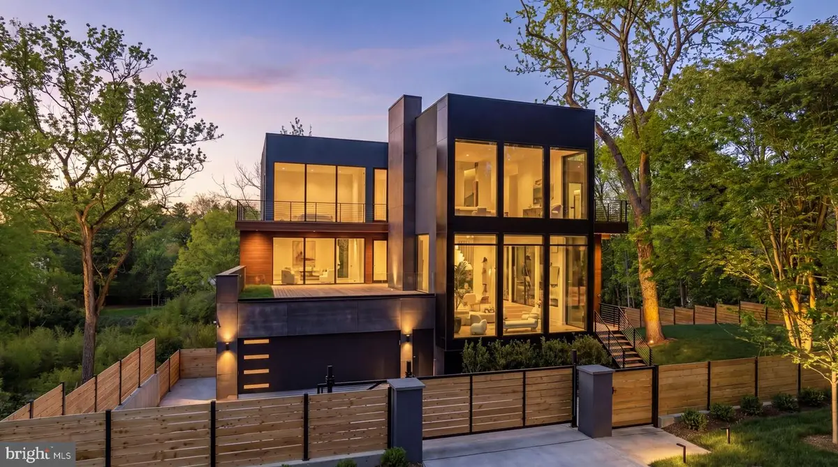 2676 Chain Bridge Rd Nw, Washington, DC 20016 - #1