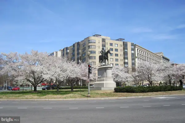 1 Scott Cir Nw #402, WASHINGTON, DC 20036