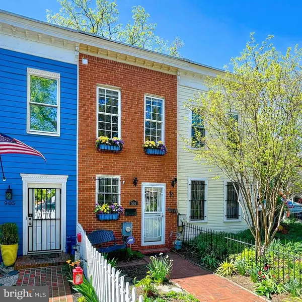 903 12th St Se, WASHINGTON, DC 20003