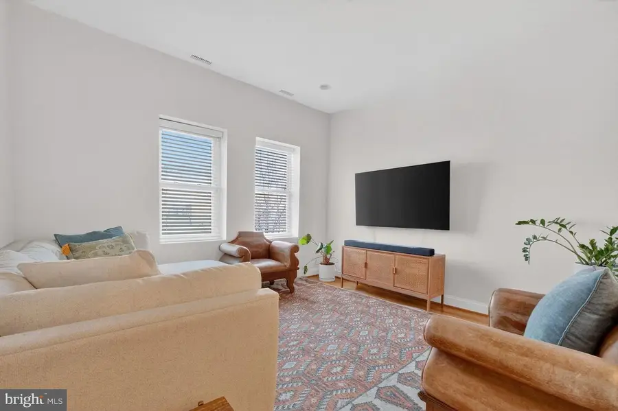 219 T St Ne #404, Washington, DC 20002 - #3