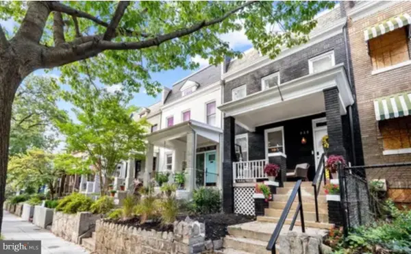 939 15th St Se, WASHINGTON, DC 20003