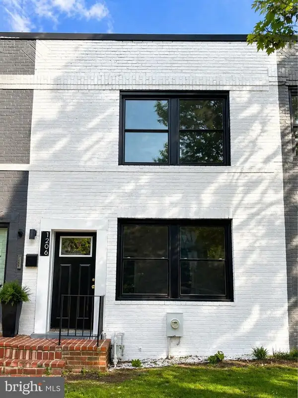 1206 16th St Ne, WASHINGTON, DC 20002