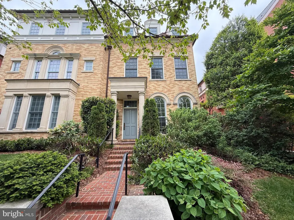 2985 38th St Nw, Washington, DC 20016 - #1