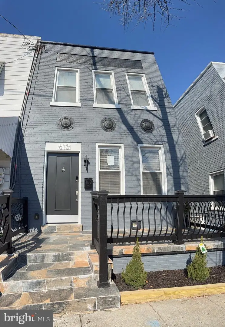 613 Roxboro Pl Nw, Washington, DC 20011 - #1