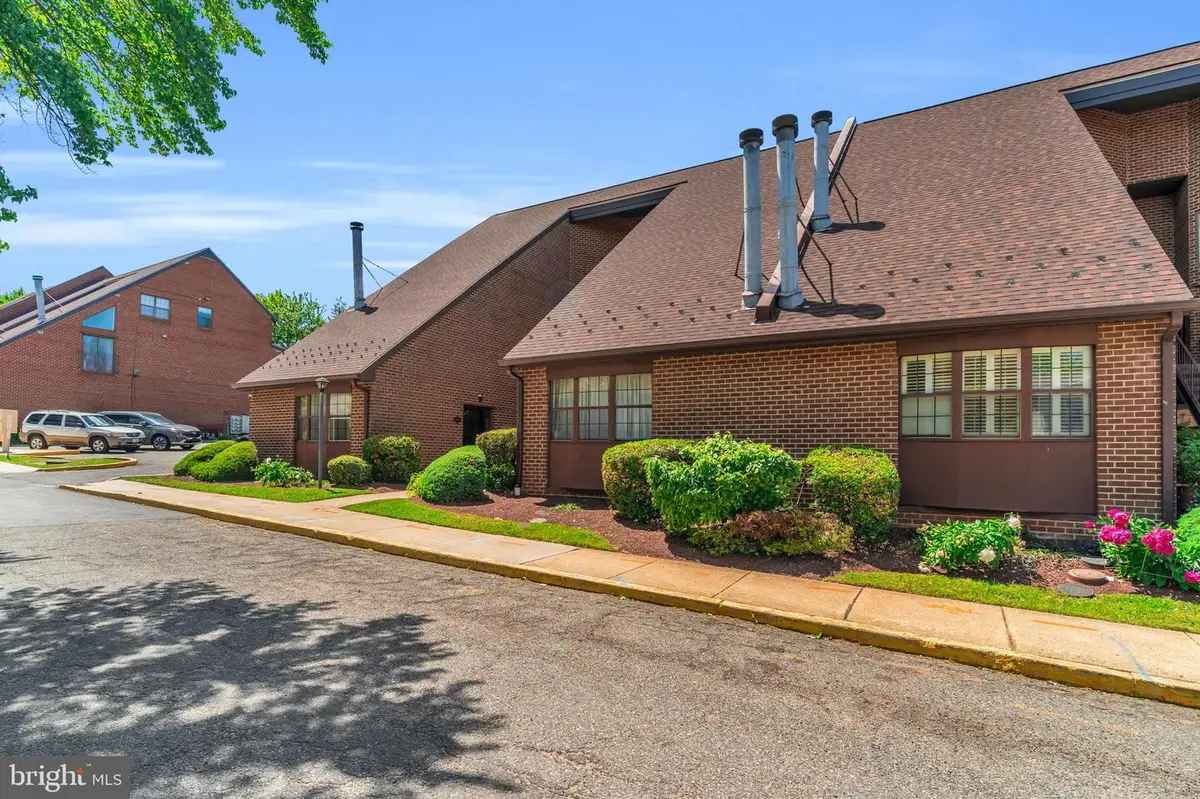 3040 Pineview Ct Ne, Washington, DC 20018 - #1