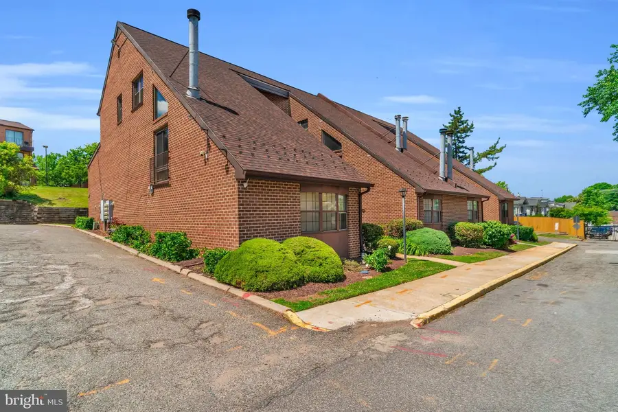 3040 Pineview Ct Ne, Washington, DC 20018 - #2