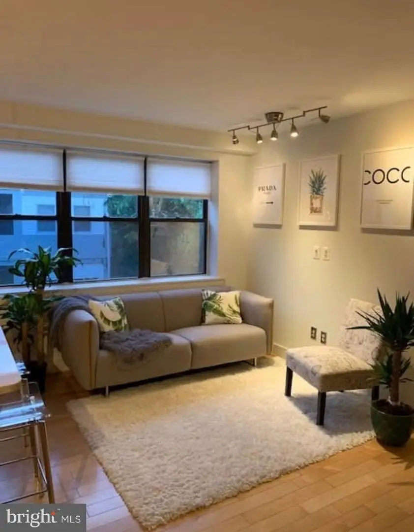 210 Oakwood St Se #204, Washington, DC 20032 - #1