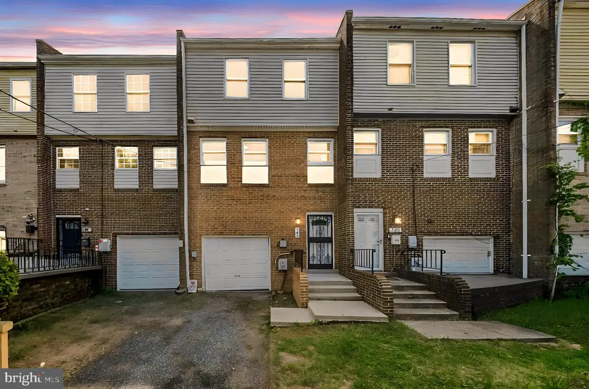 907 Barnaby St Se, Washington, DC 20032 - #1