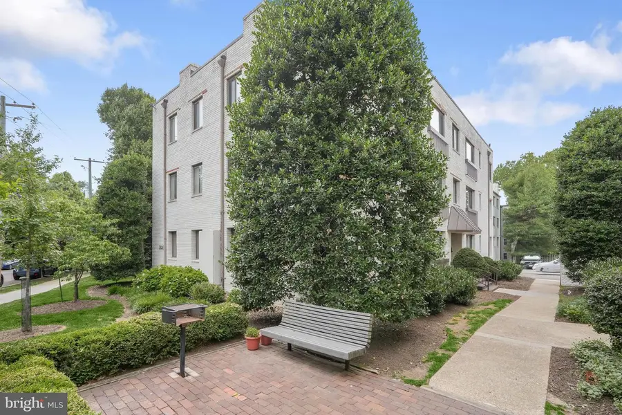3819 Davis Pl Nw #4, Washington, DC 20007 - #3