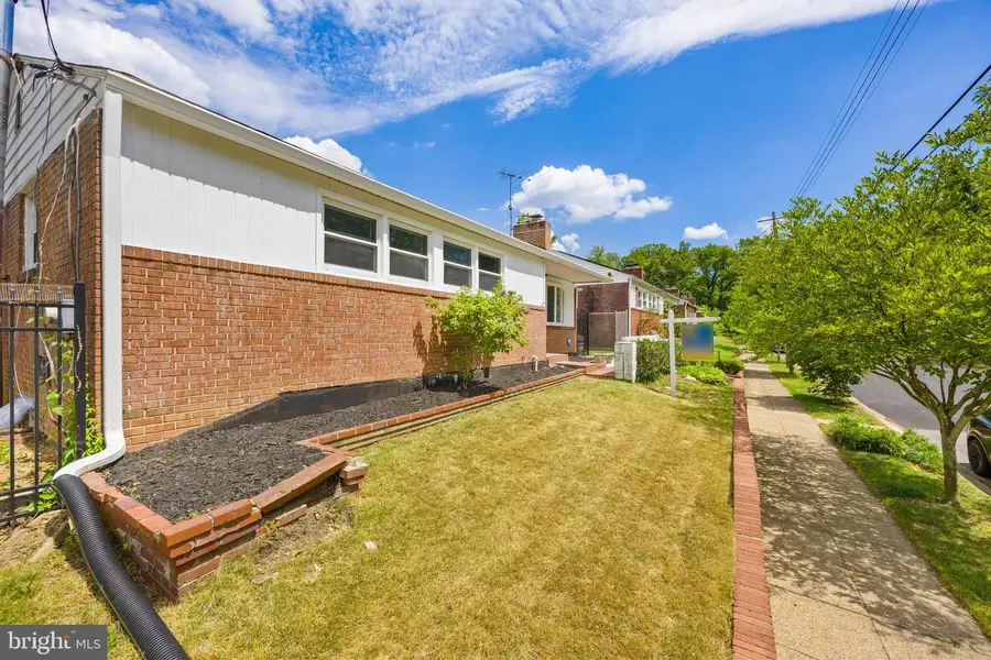 852 Burns St Se, Washington, DC 20019 - #3
