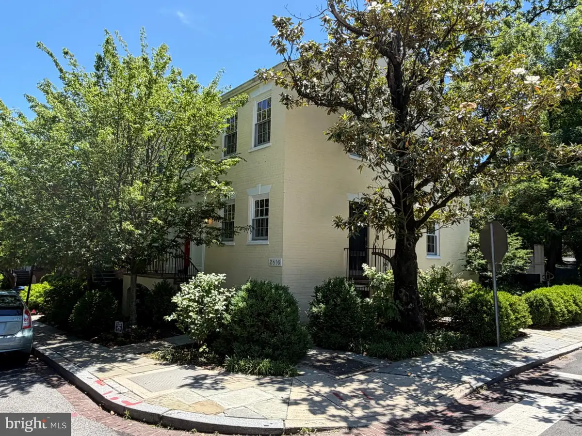 2816 R St Nw, Washington, DC 20007 - #1