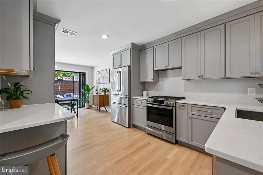 655 E St Se, Washington, DC 20003 - #2