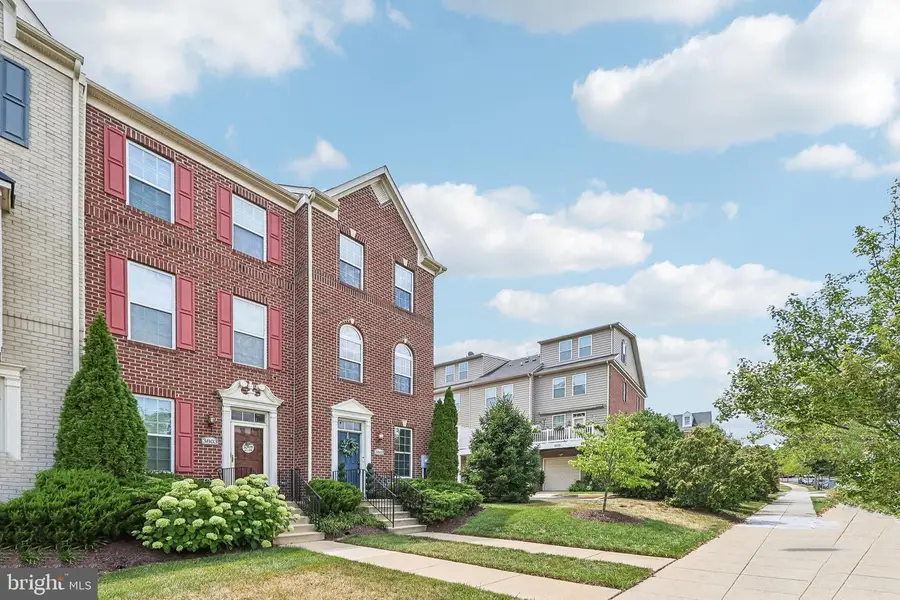 3801 Commodore Joshua Barney Dr Ne, Washington, DC 20018 - #2