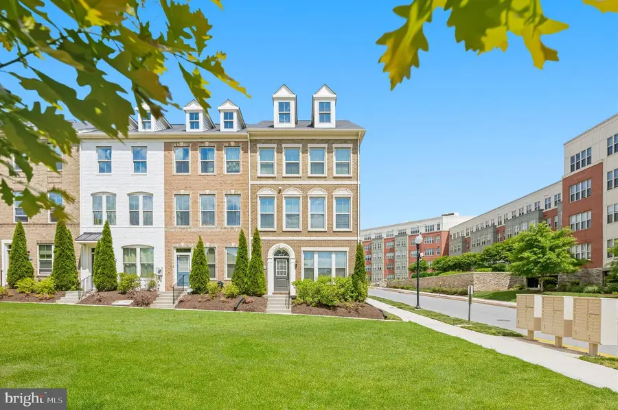 3738 Commodore Joshua Barney Dr Ne, Washington, DC 20018 - #2