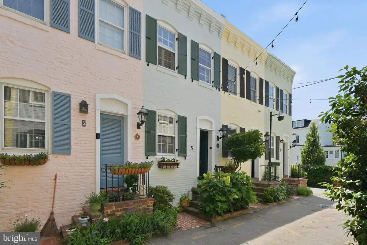5 Pomander Walk Nw, Washington, DC 20007 - #1