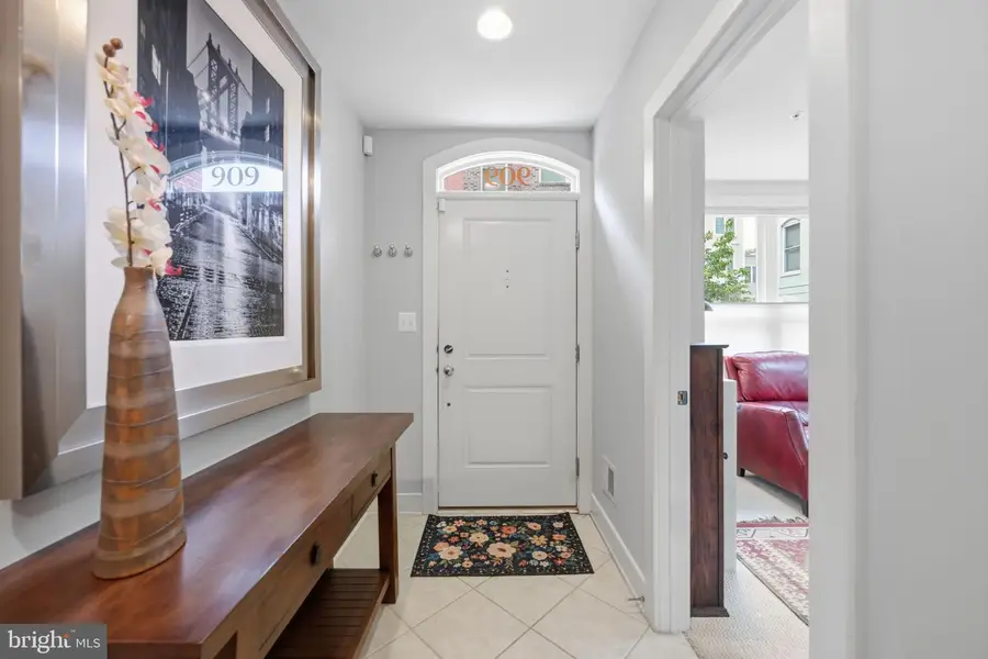 909 3rd Pl Se, Washington, DC 20003 - #2