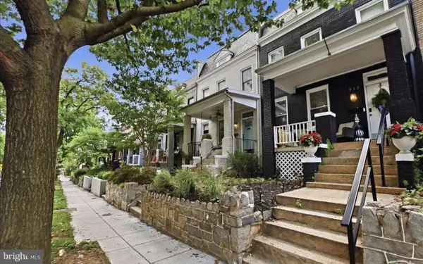 939 15th St Se, WASHINGTON, DC 20003