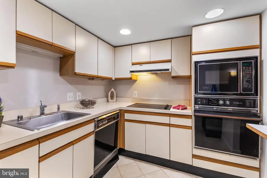 1099 22nd St Nw #104, Washington, DC 20037 - #3