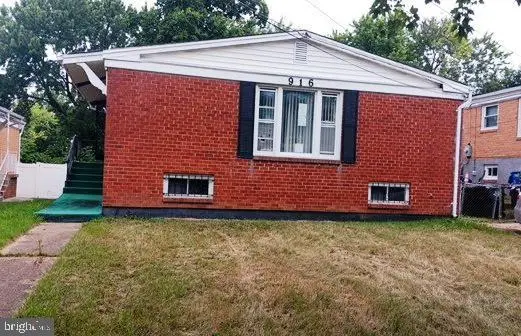 916 Hilltop Ter Se, Washington, DC 20019 - #1