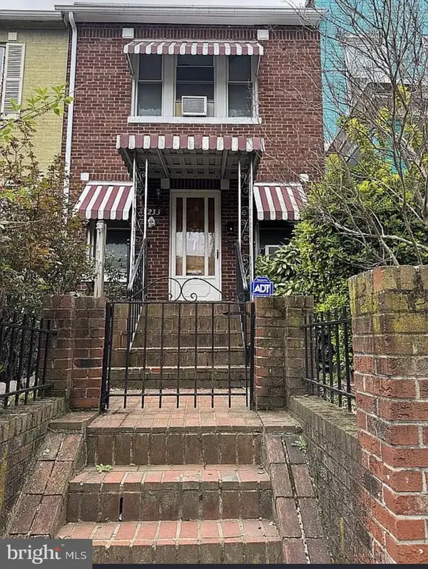 233 Cromwell Ter Ne, WASHINGTON, DC 20002