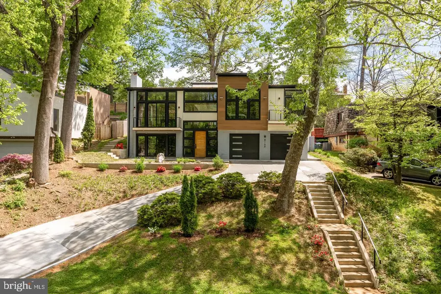 8165 E Beach Dr Nw, Washington, DC 20012 - #2