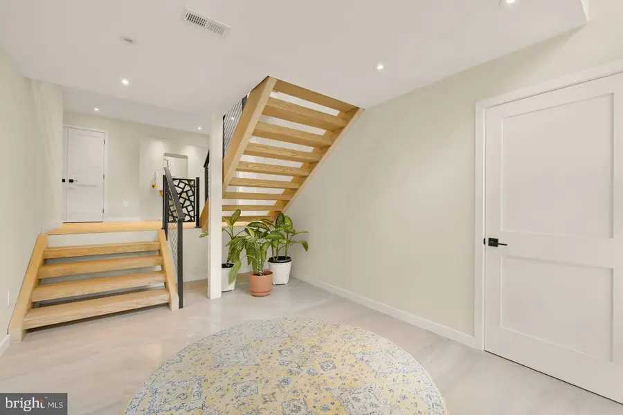 8165 E Beach Dr Nw, Washington, DC 20012 - #3
