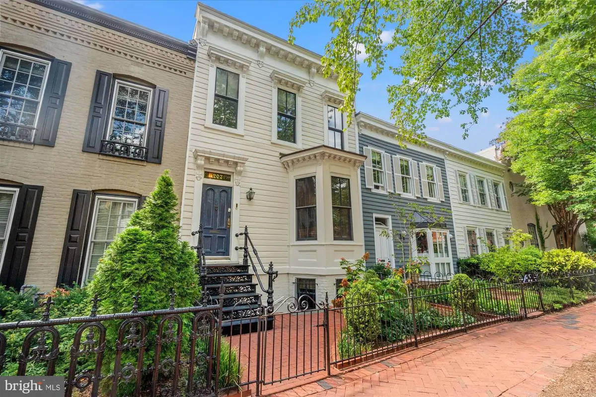 207 10th St Se, Washington, DC 20003 - #1