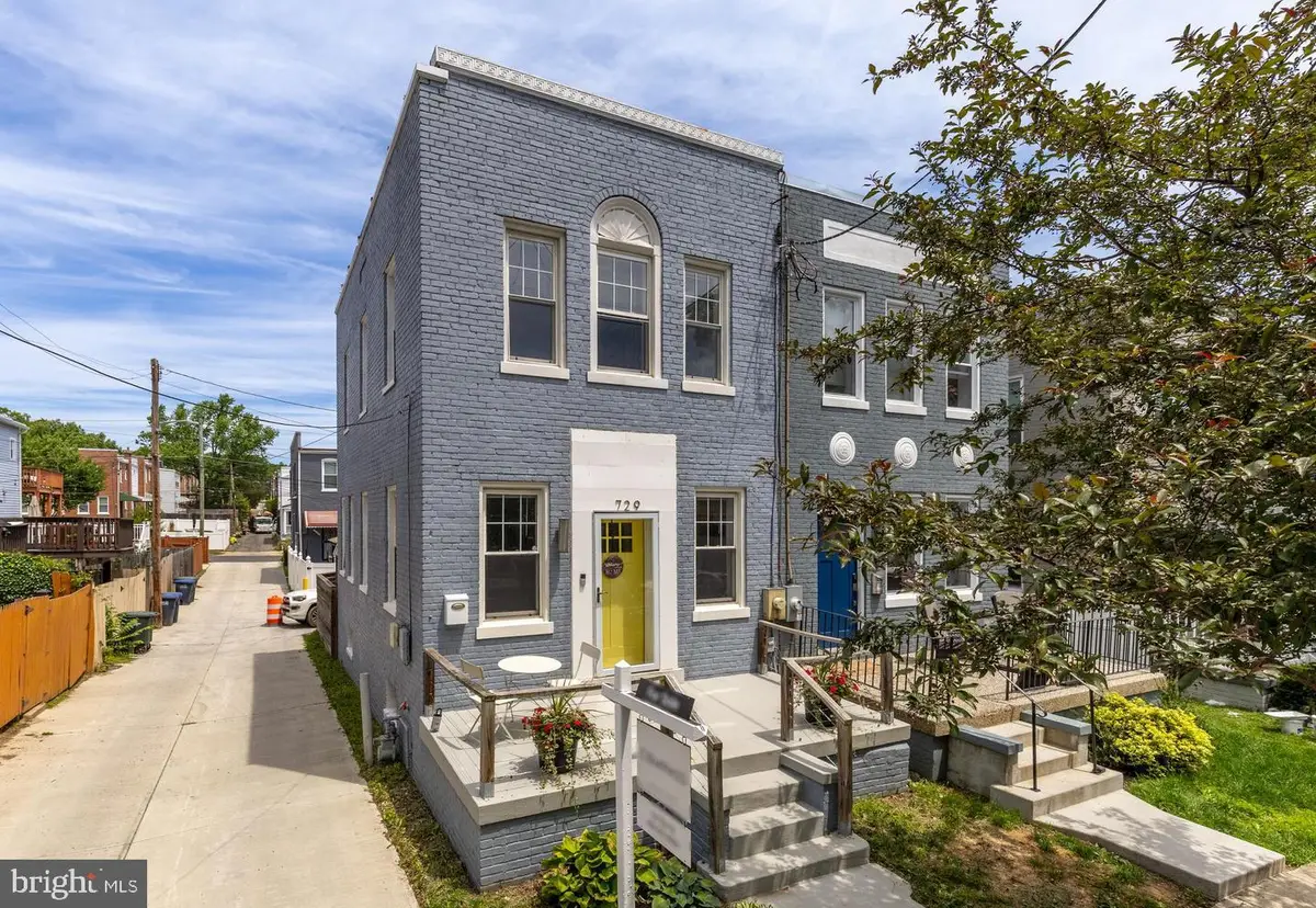 729 Roxboro Pl Nw, Washington, DC 20011 - #1
