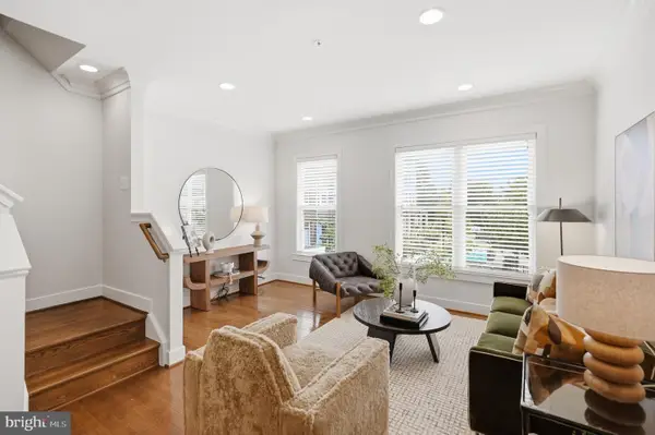 2881 Chancellor's Way Ne, WASHINGTON, DC 20017