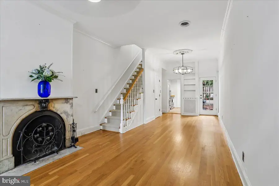 211 5th St Se, Washington, DC 20003 - #2