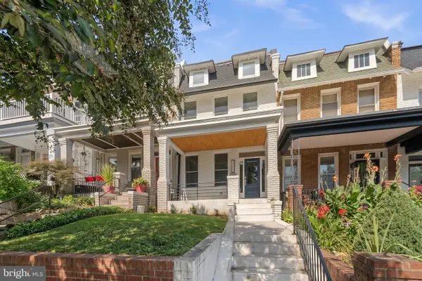 220 V St Ne, WASHINGTON, DC 20002