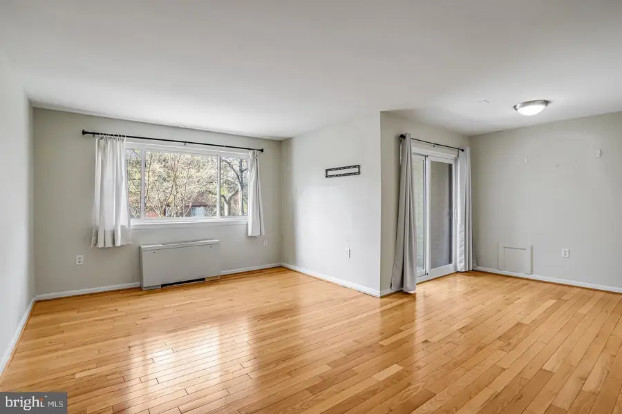 4555 Macarthur Blvd Nw #103, Washington, DC 20007 - #3