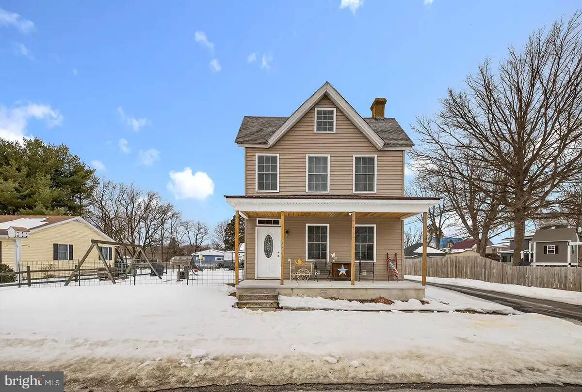 501 West St, Clayton, DE 19938 - #1