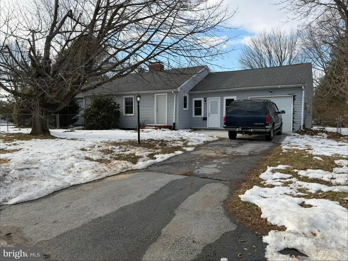 915 E Division St, Dover, DE 19901 - #1