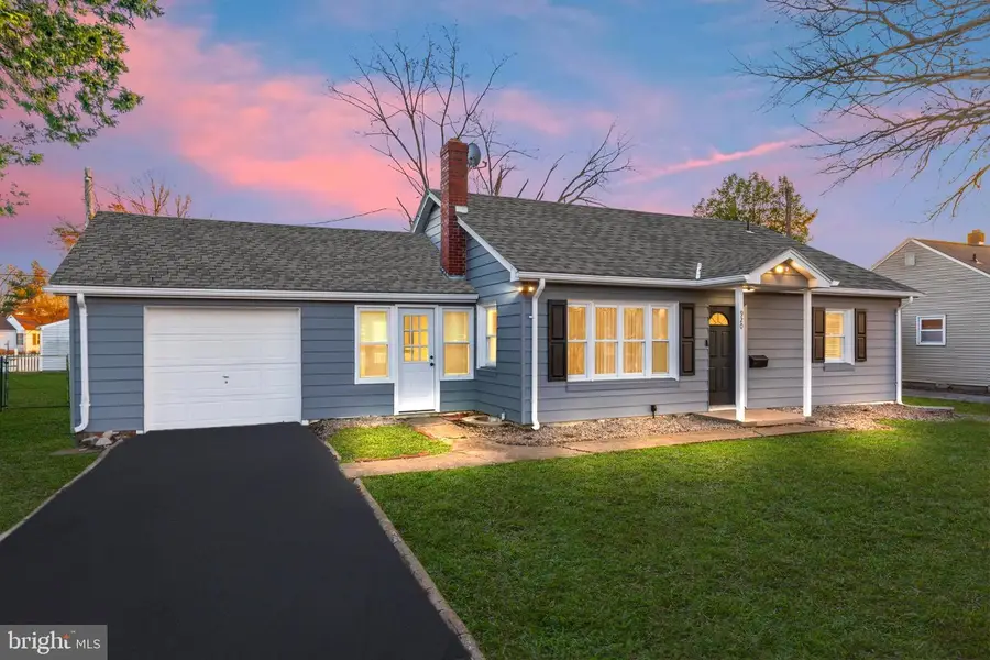 920 E Division St, Dover, DE 19901 - #2