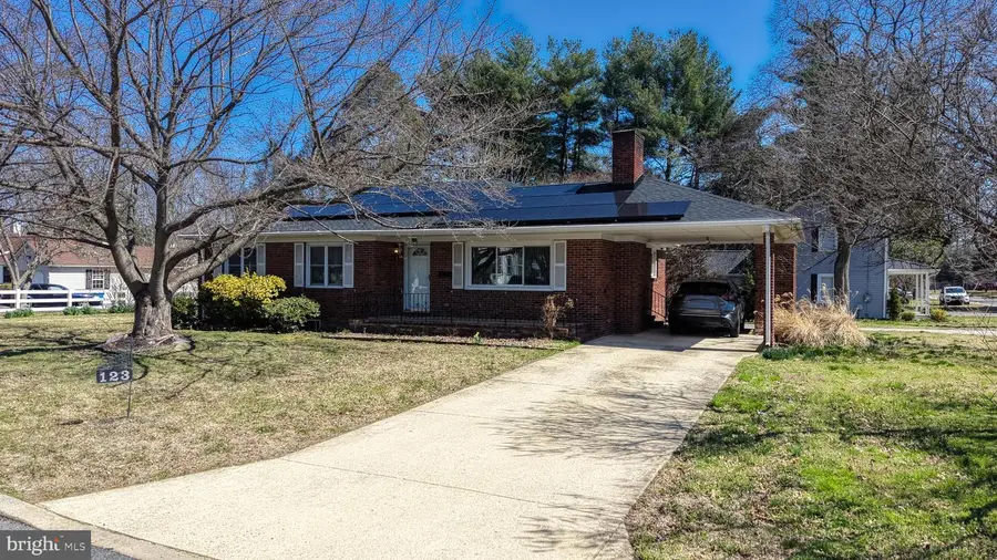 123 Pine St, Wyoming, DE 19934 - #2