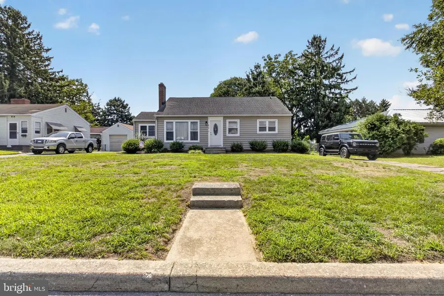 812 E Division St, Dover, DE 19901 - #2