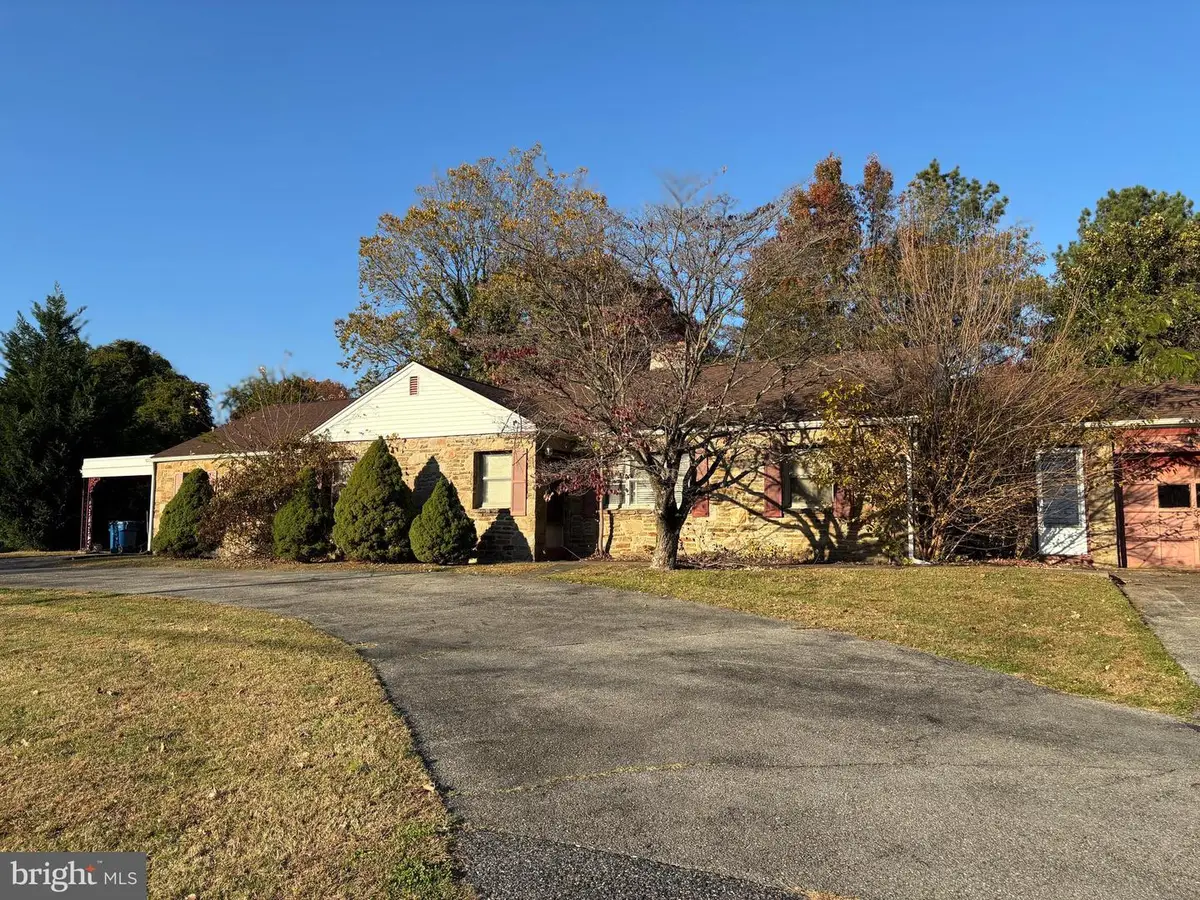 207 Rolling Green Ave, New Castle, DE 19720 - Image #1