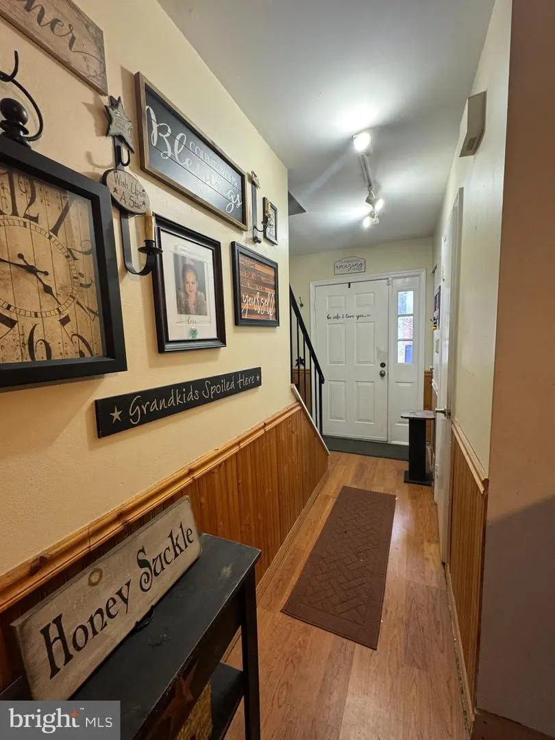 8 Honeysuckle Dr, Newark, DE 19702 - Image #2